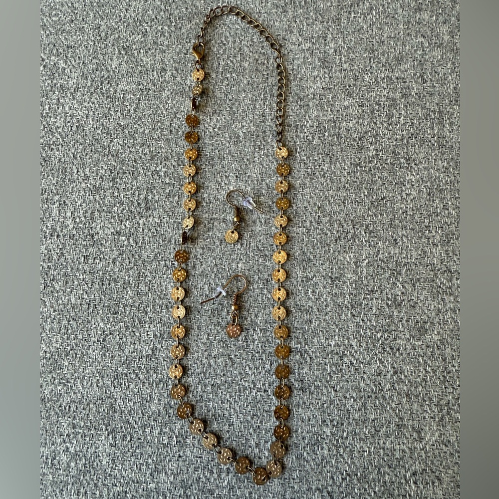 Elegant Gold Necklace and Earring Set